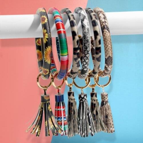 Flatfoosie Multicolor PU Leather Key Chain Custom Circle Tassel Wristlet Keychains Women Girl Key Ring Wrist Strap Wholesale