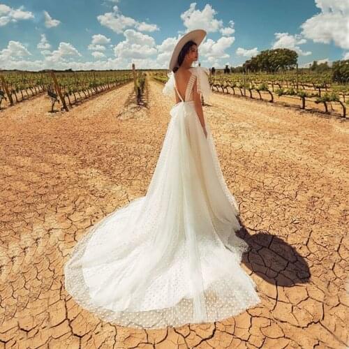White A-line Wedding Dress Backless Wedding Gowns Elegant Bride Dress Classic vestido boho Point Long Dress with Court Train