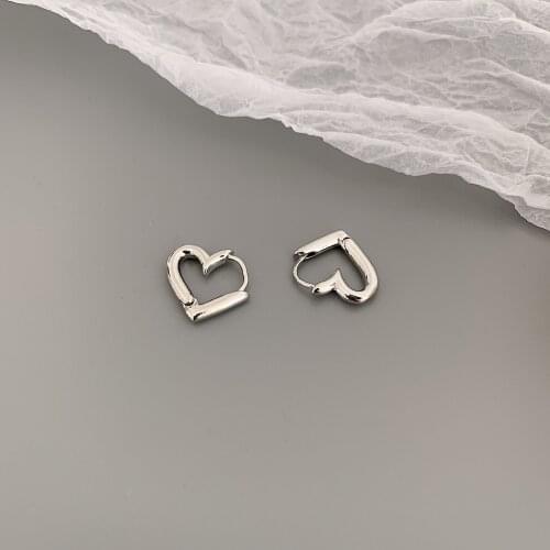 Mini Cute Heart Earrings Hollowed-out Heart-shaped Temperament Earrings Earrings for Women and girls silver studs