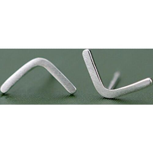 Daisies Boucles d'oreill 925 Sterling Silver V Letter Stud Earrings Women Simple Design Jewelry pendientes de plata One Pair