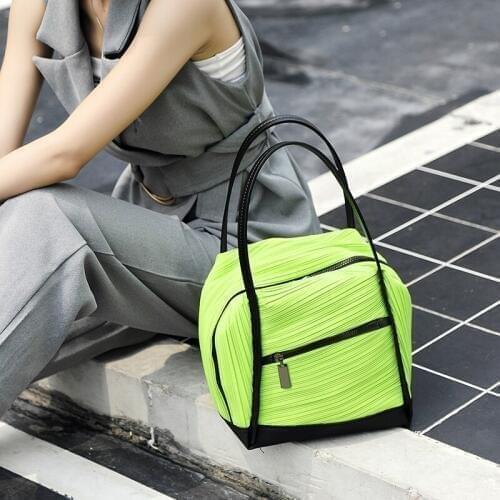 Women bag 2019 new Japanese with the same pleated bag simple fashion ladies shoulder bag large capacity mobile handbag purse
