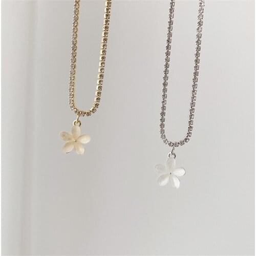 Fashion Style Flower Necklace Womens Korean-Style Minimalist Net Red Pendant Clavicle Chain Exquisite ChokerWomens Gift