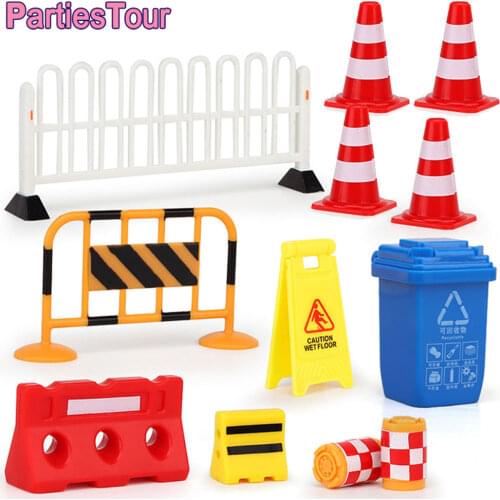 20pcs Mini PlasticTraffic Cones Sport Training Roadblock Mini Traffic Signs Roadblock Toy for Kids Construction Car Theme Party