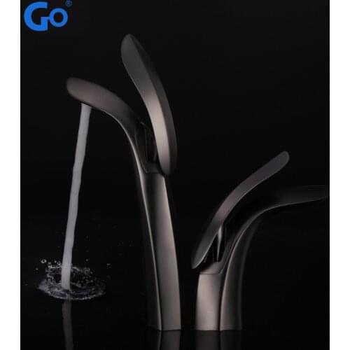 Luxury Bathroom Faucet Rose Gold Waterfall Basin Faucet Single Hole Cold and Hot Water Tap Basin Faucet Mixer Taps