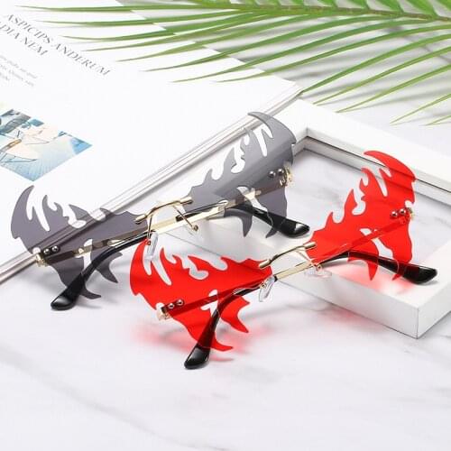 Internet Celebrity Recommend Exaggerated Flame Womens Sunglasses Goldfish Rimless Decoration Sun Glasses For Cosplay Show