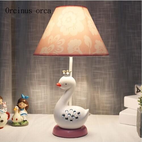 Creative cartoon Swan desk lamp girl bedroom childrens room Princess room light modern minimalist resin bird desk lamp
