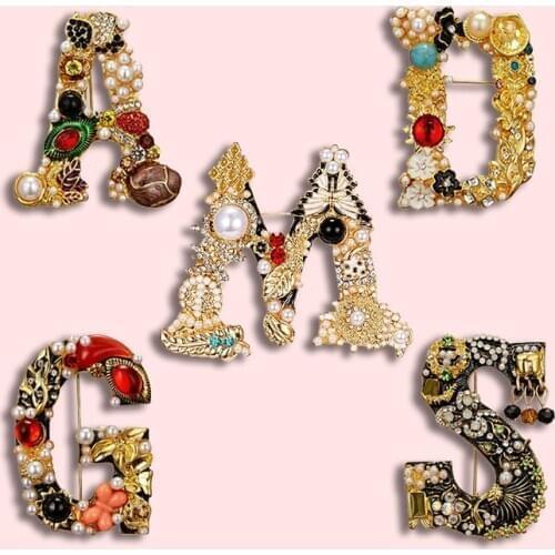 Fashion Temperament Letter Badge Elegant Charm Pearl Gem Metal Brooch Pin Trendy Wild Suit Coat Jewelry Gift For Friends