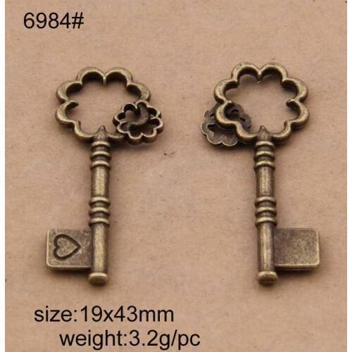 25pcs/lot 19x43mm Antique Bronze Plated Alloy Heart In Key Charms Pendant Fit For Jewelry Findings