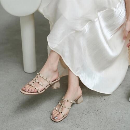 Summer Middle Heels Genuine Leather Womens Mueller Slippers Rivet European American Style Lady Shoes