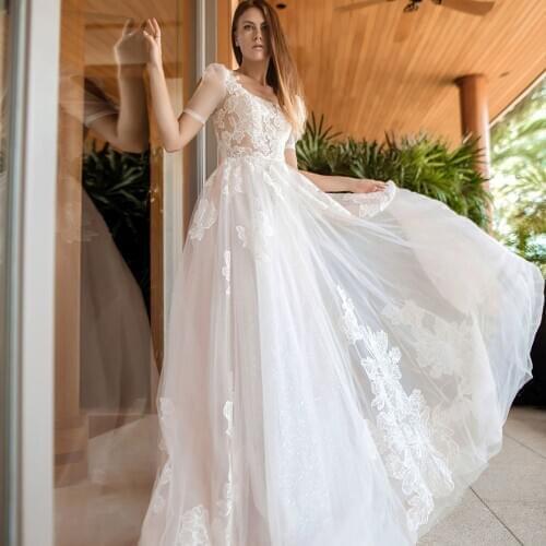 Chic Scoop Lace Wedding Dress with Sleeves Sweep Train A-line Appliqued Bridal Gown Robe de Mariage