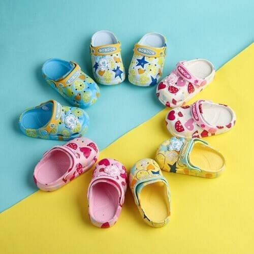 Printed slippers for boys and girls House bath slippers The bottom of the light
