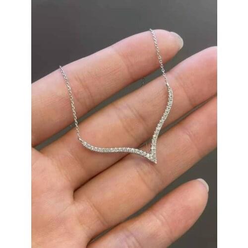 Fashion Simple Womens Necklace V-shaped Zircon Necklace Exquisite 925 Silver Womens Necklace Clavicle Chain Ms