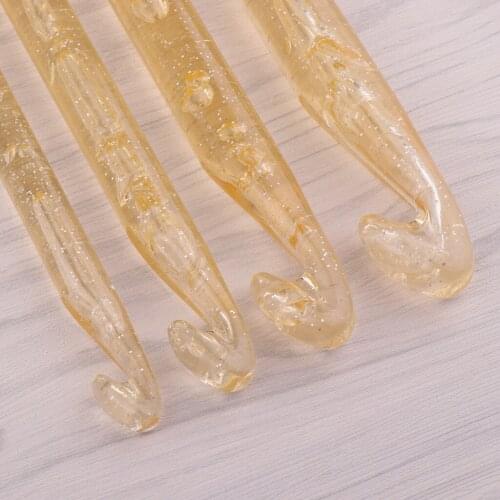 4 Pieces Plastic Huge Crochet Hooks Set for DIY Yarn Knit Sewing Embroidery