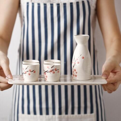 Japanese-style sake set and wind shot glass dispenser set for one sip of baijiu and sake wine glass set