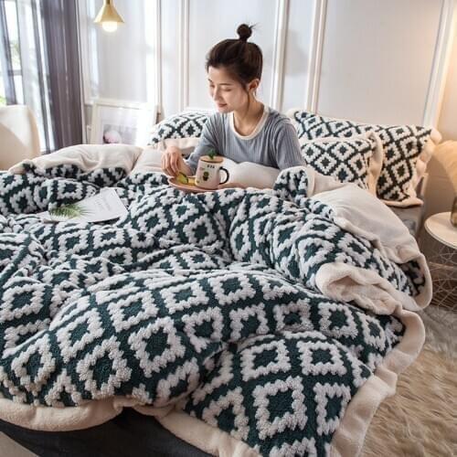 Cationic Winter Warm Bedding Quilt Cover Set Coral Fleece Four-Piece Girl Heart Thickened Flannel Lamb Quilt Cover Suits