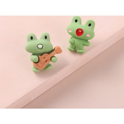 Singing And Playing Frogg Guitar Brooch Pins Screaming Frog Pins Plastic Clay Lapel Badges Indivual Trend Frog Jewelry Wholesale