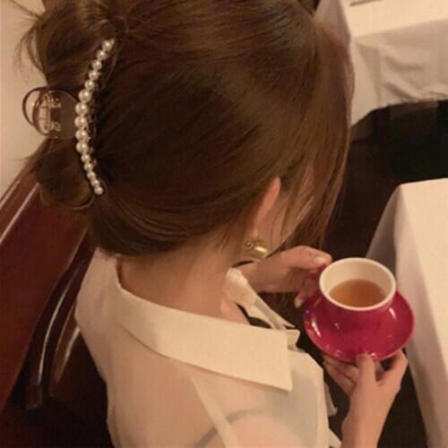 New Pearls catch clip Womens simple elegant temperament large back head hairpin tray hair top clip Hair Accessories Gift