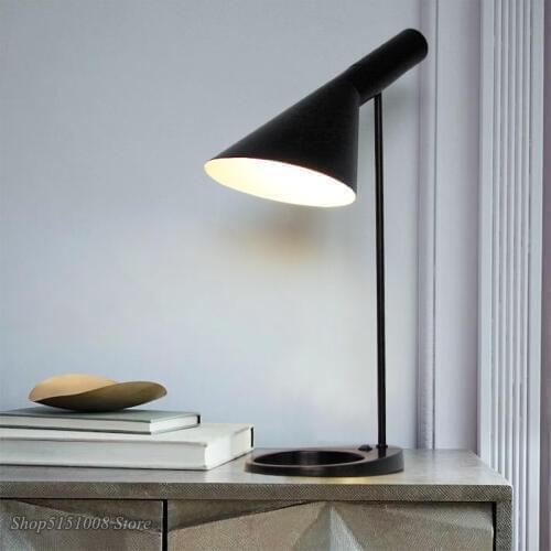 Replica Louis Modern AJ Desk Lamp Arne Jacobsen Table Lamps for Bedroom Study Stand Light Fixtures Home Loft Decor Luminaire E27