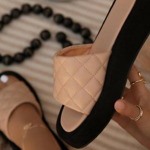 All-match outdoor womens shoes 2021 new thick-soled slippers female beach sandals home durable diamond leather slippers