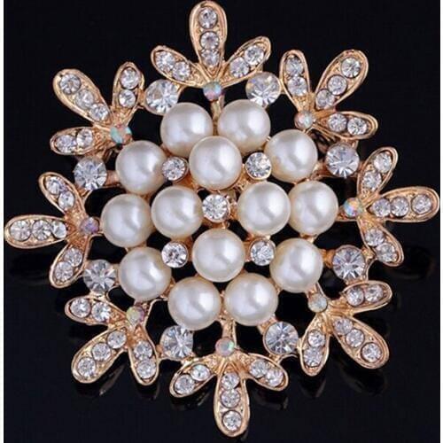 Imitation Pearl And Crystal Flower Brooch Gold Tone Women Costume Party Jewelry Broach Pins Top Quality