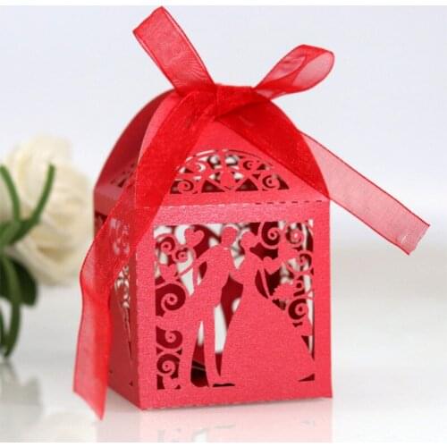 10pcs Bride And Groom Laser Cut Hollow Carriage Candy Boxes With Ribbon Sweet Wedding Favor Gift Boxes Wedding Party Supplies