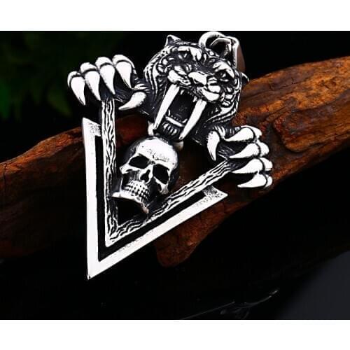 Retro Saber-Toothed Tiger Skull Pendant Necklace Mens Necklace Metal Sliding Triangle Skull Necklace Pendant Accessory Jewelry