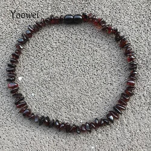 Yoowei New Baby Amber Teething Necklace Cherry Color Women Gift for Birthday Unique Knotted Infant Amber Chips Jewelry Wholesale