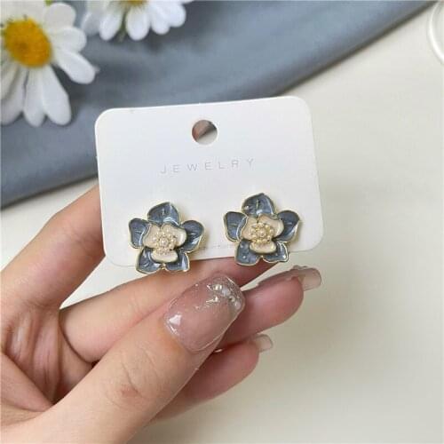 French Oil Painting Retro Glazed Pearl Flower Earrings Girl Gentle Metal Enamrel Blue Small Flower Stud Earrings Ears Jewelry