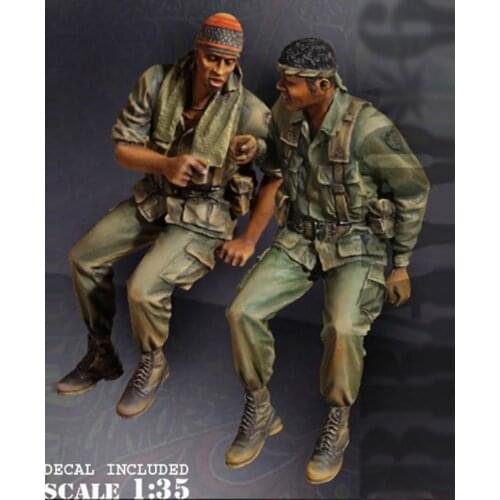 Two resin soldiers of the US Army in the Vietnam War 1:35