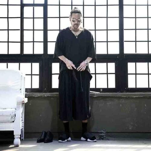 Mens summer new solid color V-neck pleated loose Korean fashion casual short sleeve t-shirt t-shirt black thin