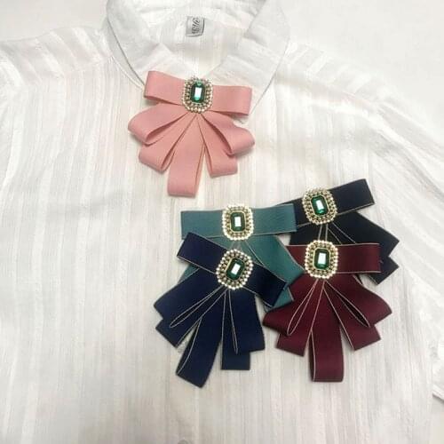 Ribbon Bow Brooch on Clothes Luxury Rhinestone Pearl Crystal Neckline Brooches for Women Cloth Fabric Girl Lapel Vintage Tie Pin
