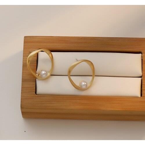 Irregular Metal Pearl Earrings Geometric Round Golden Stud For Women 2021 Fashion Trend Piercing Ear Wedding Party Gift Jewelry