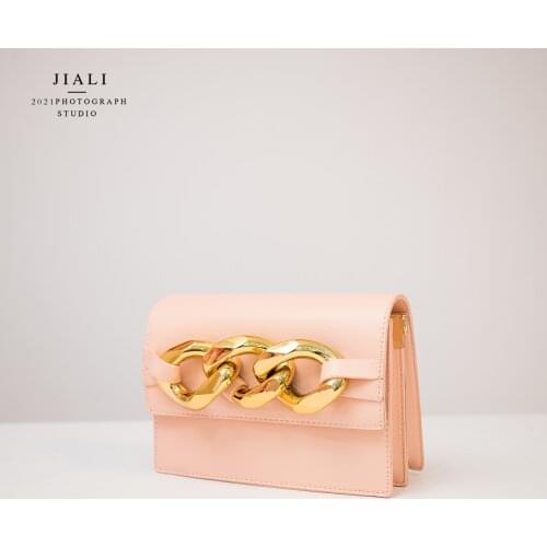 2021 popular leather niche design thick chain small square bag black elegant luxury messenger bag