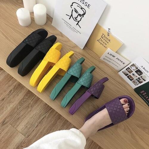 Home ins wind Korean version of the simple grid thick bottom one word slippers beach slippers women shoes house slippers
