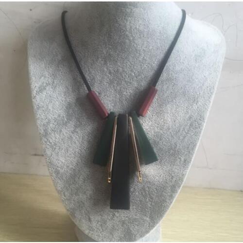 2018 hot sale simple design Vintage style Resin acrylic Geometric shape Velvet Leather rope women 's jewelry necklace sweater ch