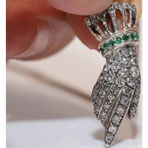 PERFECT 8K GOLD NATURAL DIAMOND AND EMERALD DECORATED HAND STYLE NECKLACE