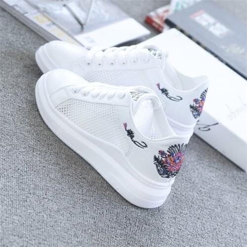 Womens White Shoes All-match Sports Shoes Mesh Upper Embroidered Flowers Womens Shoes Summer 2021