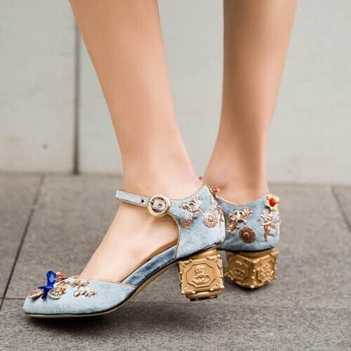 Hot Royal Golden Flower Embellished Mary Janes Pumps Velvet Woman Strange Square Heels Sandals Heart Decor Bridal Wedding Shoes