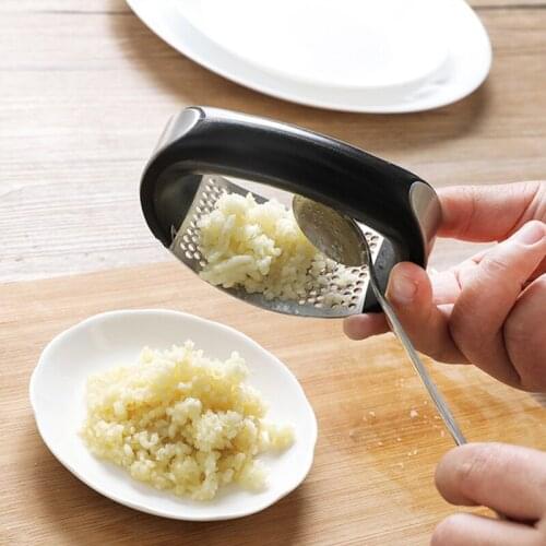 Multifunctional Manual Garlic Press Curved Garlic Grinding Slicer Chopper Stainless Steel Garlic Presses Cooking Gadgets Tool