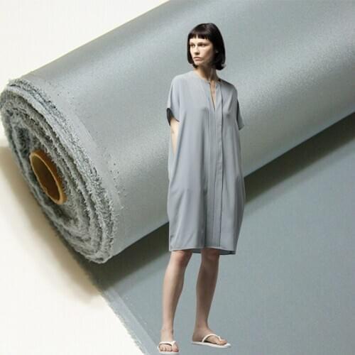 Gray 100% mulberry silk crepe de chine fabric 140 cm width 32 momme anti-wrinkle soft shirt womens clothing fabric for dress