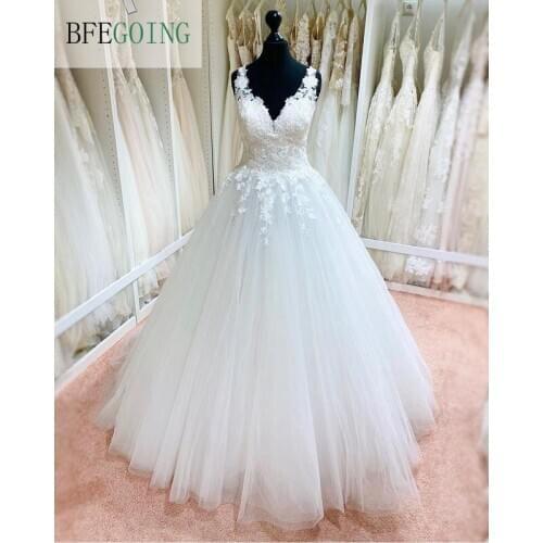 Ivory Lace Tulle Appliques V-Neck Sleeveless Floor-Length Ball Gown Wedding Dresses Chapel Train Custom Made