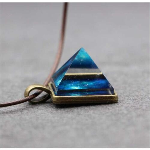 Pyramid natural glow-in-the-dark crystal pendant fantasy glow-in-the-sky necklace, cool male and female accessories