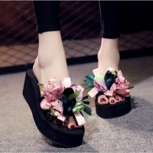 New Summer Beach Shoes Flower Fabric Inside Outside Clip Toe Women Slippers Wedge Heel Antiskid Sole Women Flip Flops 20181225