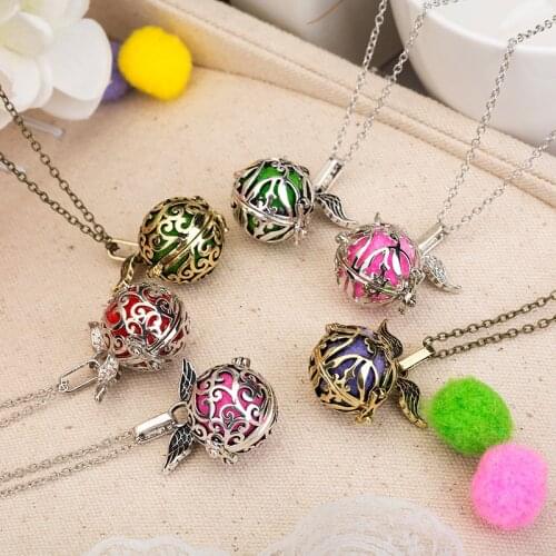 Women Antique Aromatherapy Diffuser Pendant Necklace Elegant Neck Chain Costume Jewelry Charming Perfume Aroma Necklace