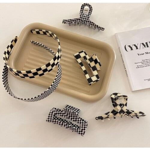 2021 Hot Selling Fashion Acrylic Women Hair Clips Hair Accessories Headband Earring Black And White Checkered Pattern Hair Claw