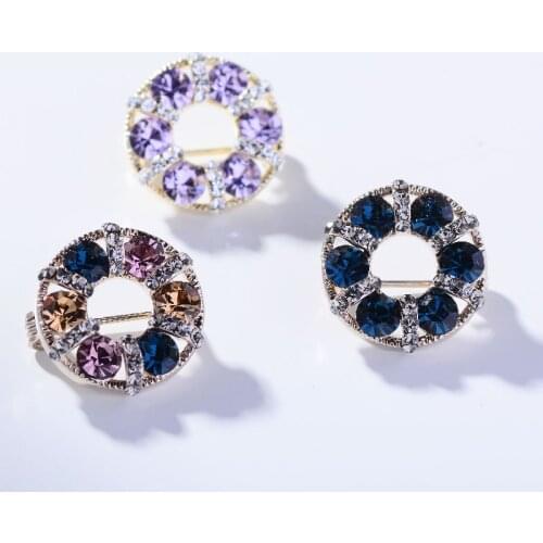 Purple Blue Elegant Hollow Out Round Small Brooches Women Luxe Rhinestone Brooch Pin Ladies Party Accessories Vintage Jewelry