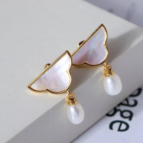 European and American small fresh natural mother shell cloud shape natural pearl girl heart simple earrings earrings