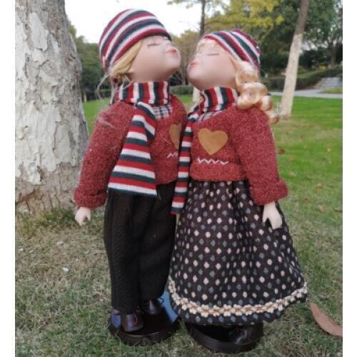 Home office Russian porcelain kiss lovers doll, European style home decoration wedding statues Home wedding dies
