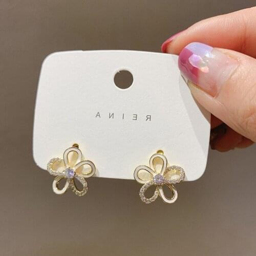 YAOLOGE Sweet Hollow Flower Earrings Gold Plant Elegant Cute Petals Korean Stud Earrings For Women Fashion Jewelry Accessories