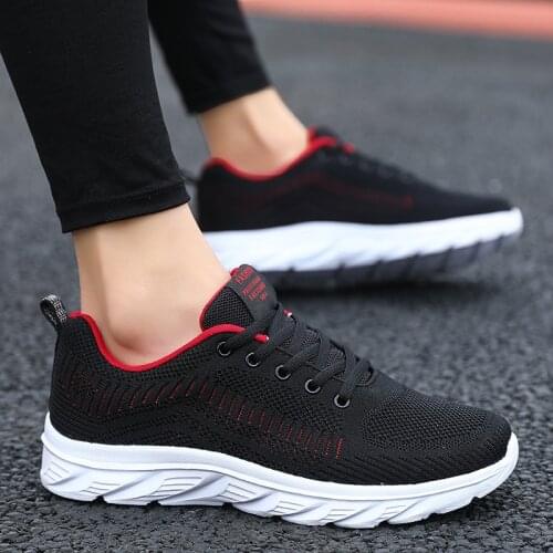 Running Shoes New Light Breathable Mesh Men Brand Outdoor Sports Shoes Unisex Lace-up Sneakers 2021 Designer Shoes Women 9022